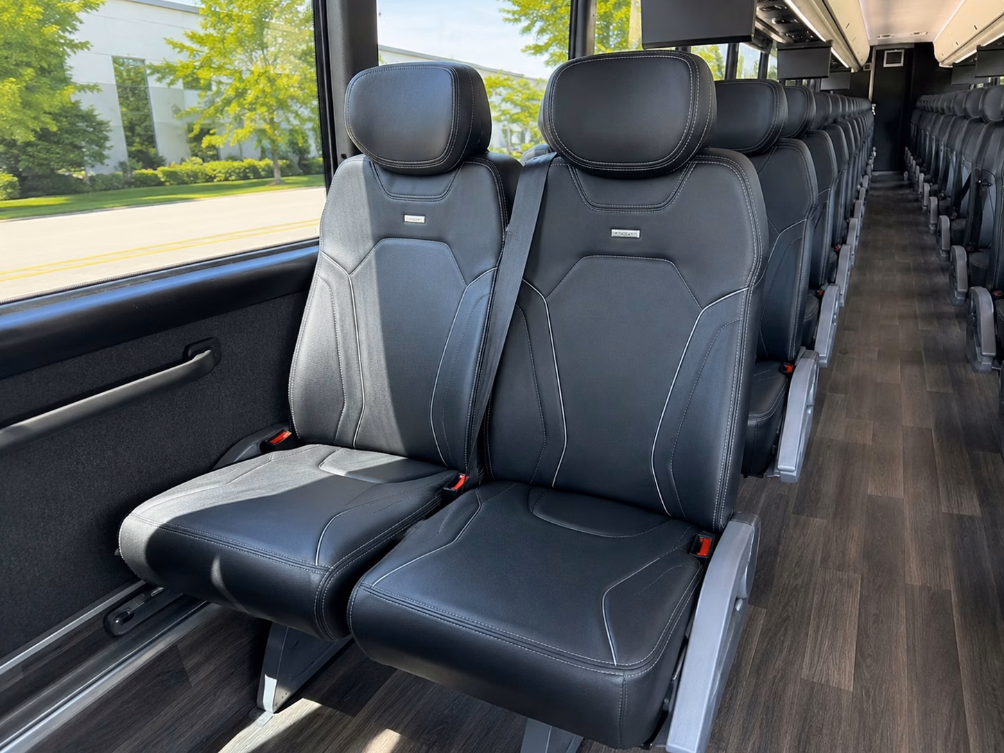 airport transfer buses for queens wedding weekends