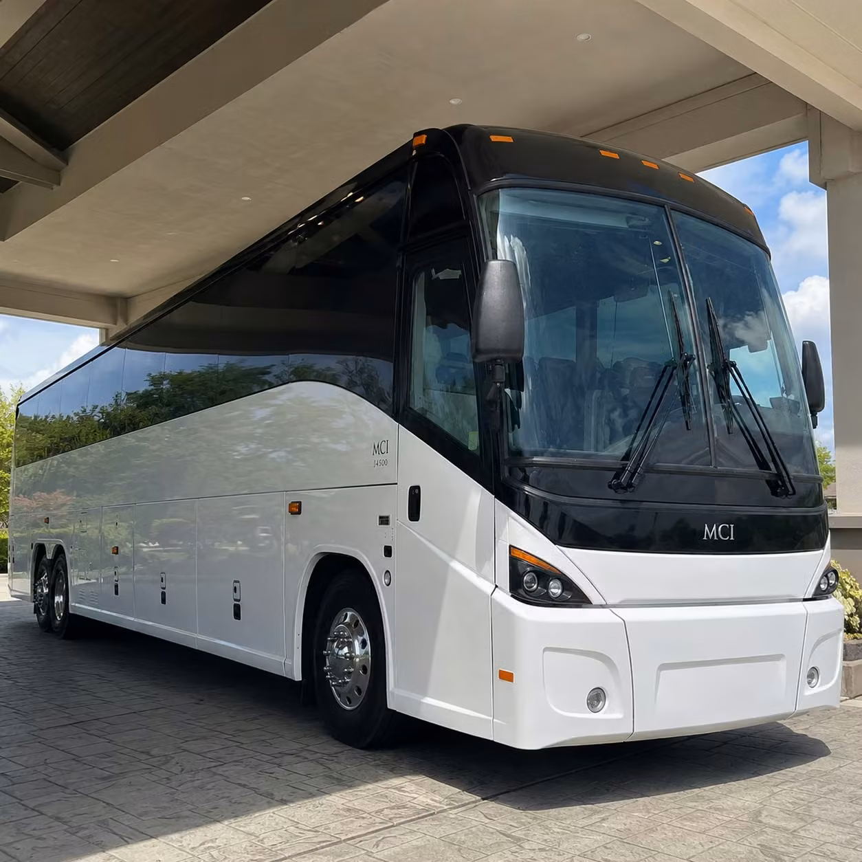 busrentalqueens com is the smarter way to arrange corporate shuttle service for queens based businesses