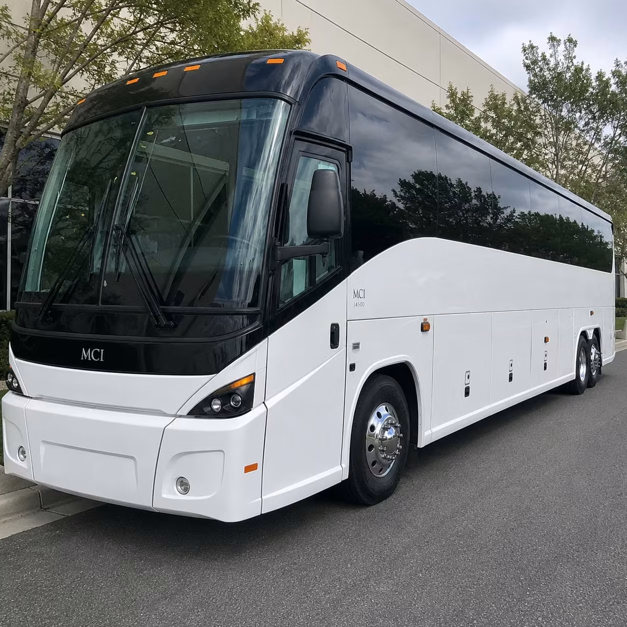 finding group transportation for queens workers heading to manhattan has never been easier